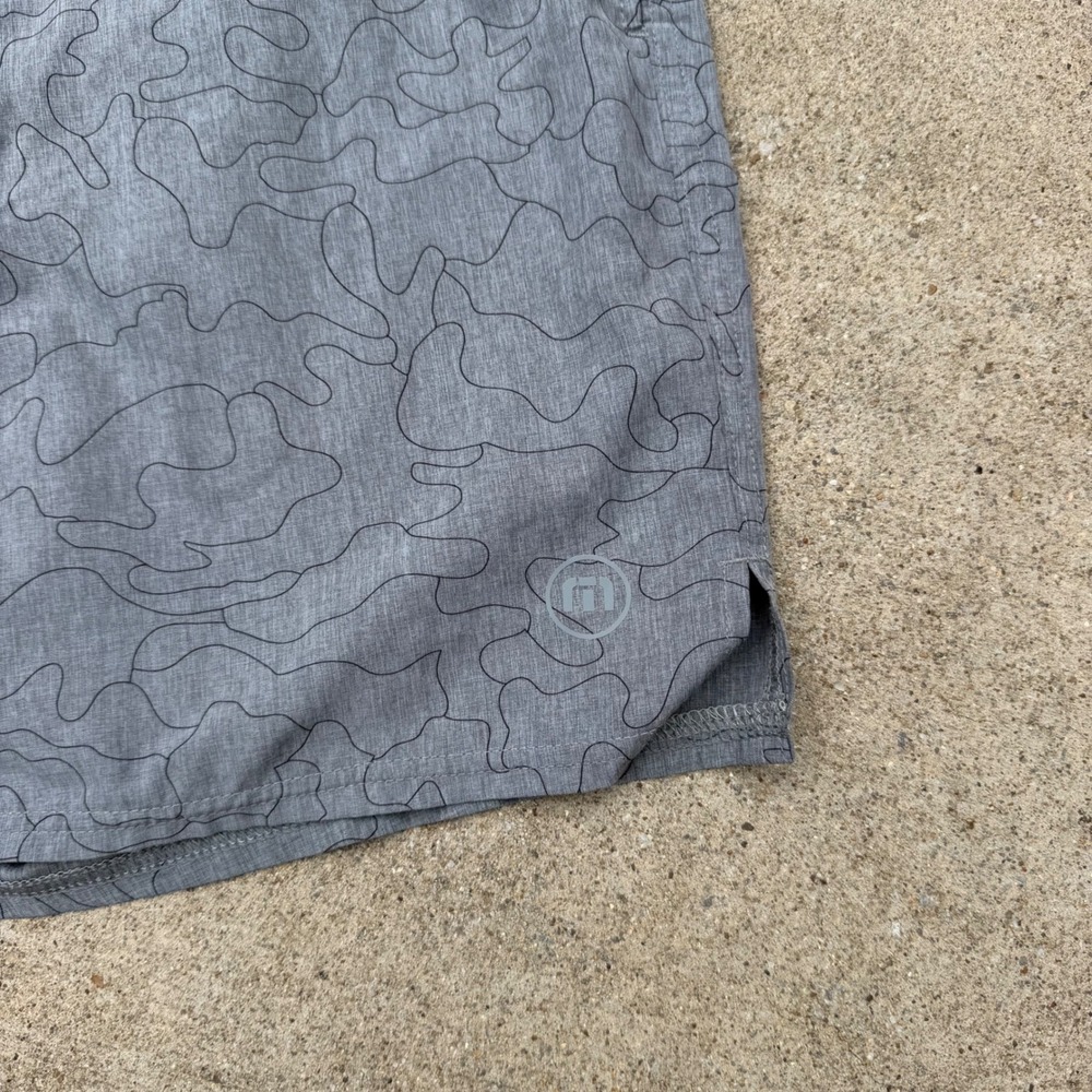 TRAVISMATHEW | Mens Active Performance Shorts XL Grey Topo Print Athleisure - Picture 2 of 8